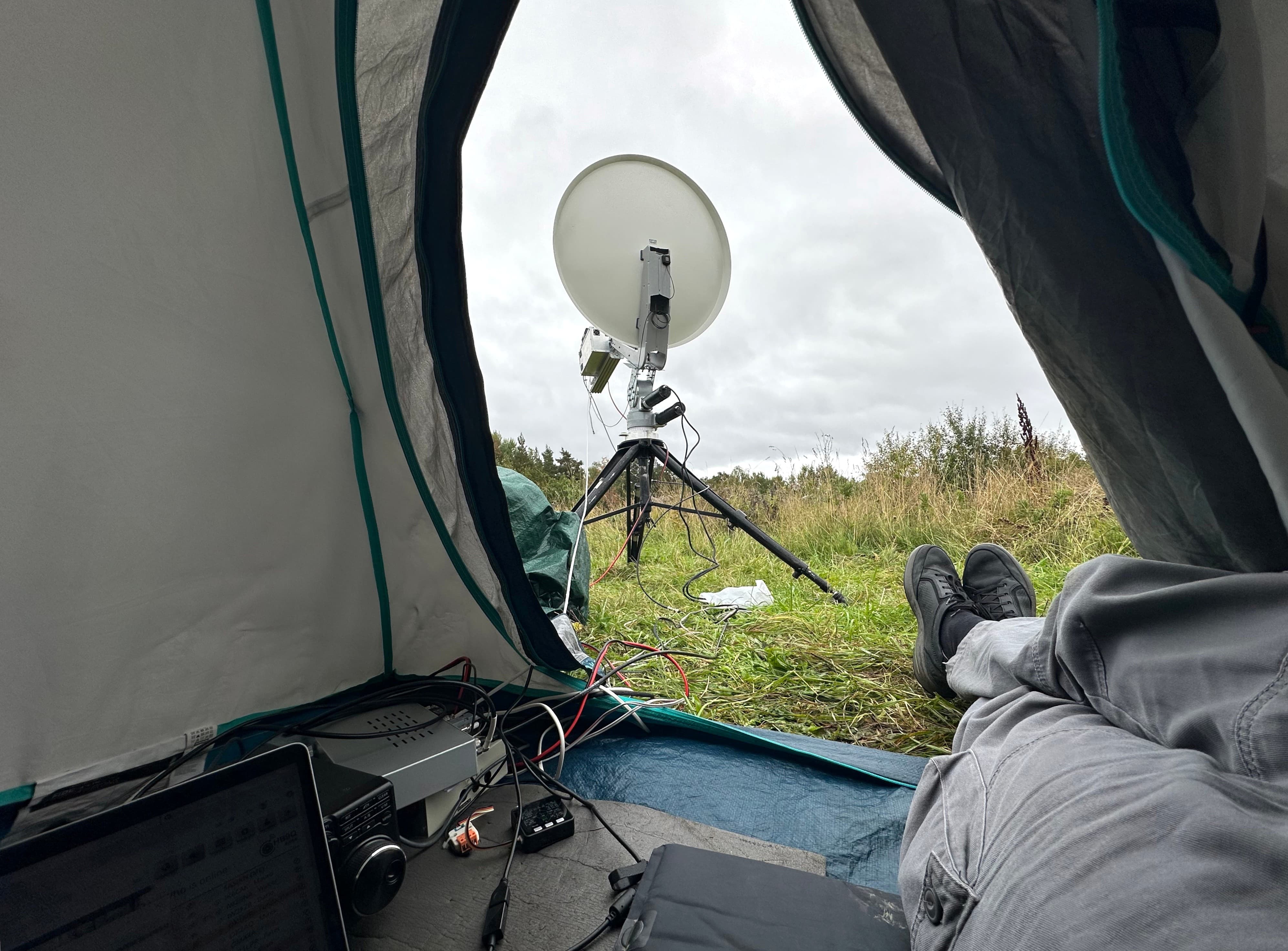 SA5IKN portable 10 GHz EME station in the ARI EME Trophy 2025, operating inside tent